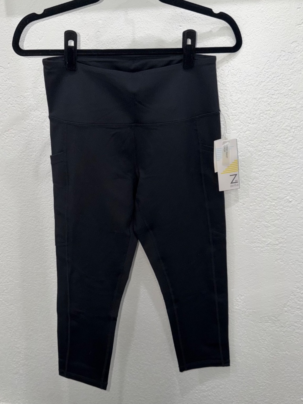 Z by Zella fitness leggings, High Waist Crop, Black with Pockets, NWT, M